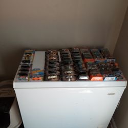 HOT WHEELS AND MATCH BOX CARS AND  5 CAR PACKS.  36 LOSE SINGLE PACKS 
