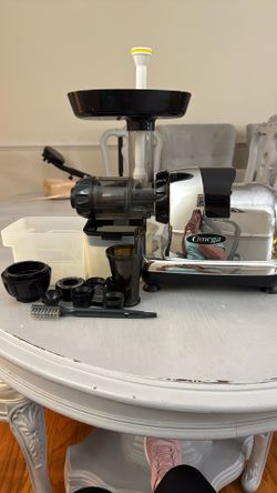 Omega Juicer