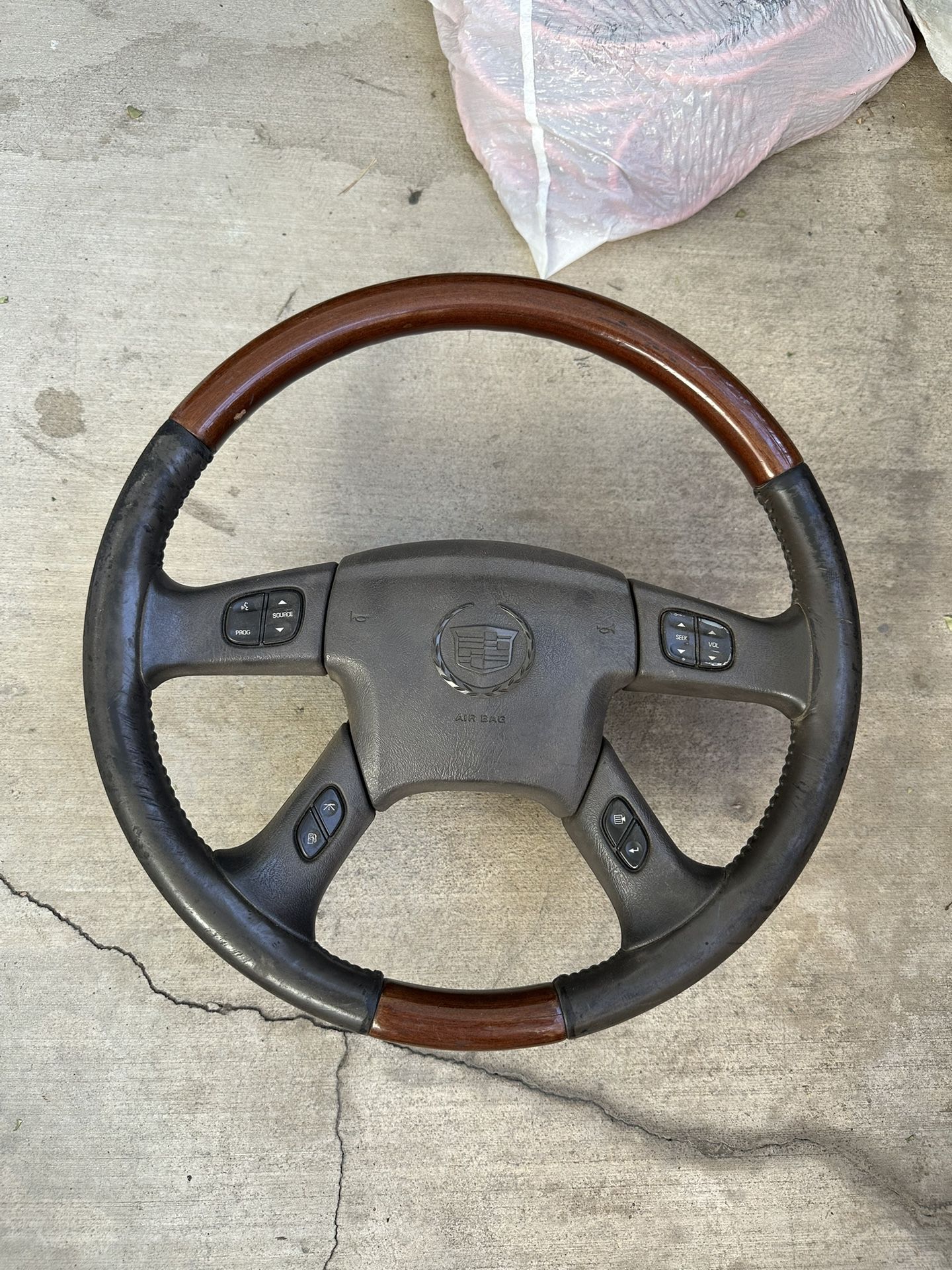 03-06 Escalade Steering Wheel