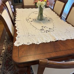 Dining room Table 