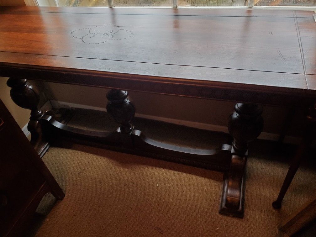 ANTIQUE MAHOGANY TABLE