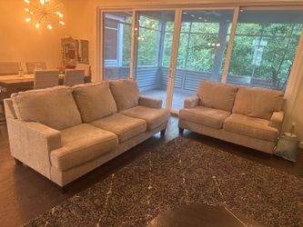 Modern 2-Piece Living Room Sofa Set – Sofa & Loveseat – Excellent Condition