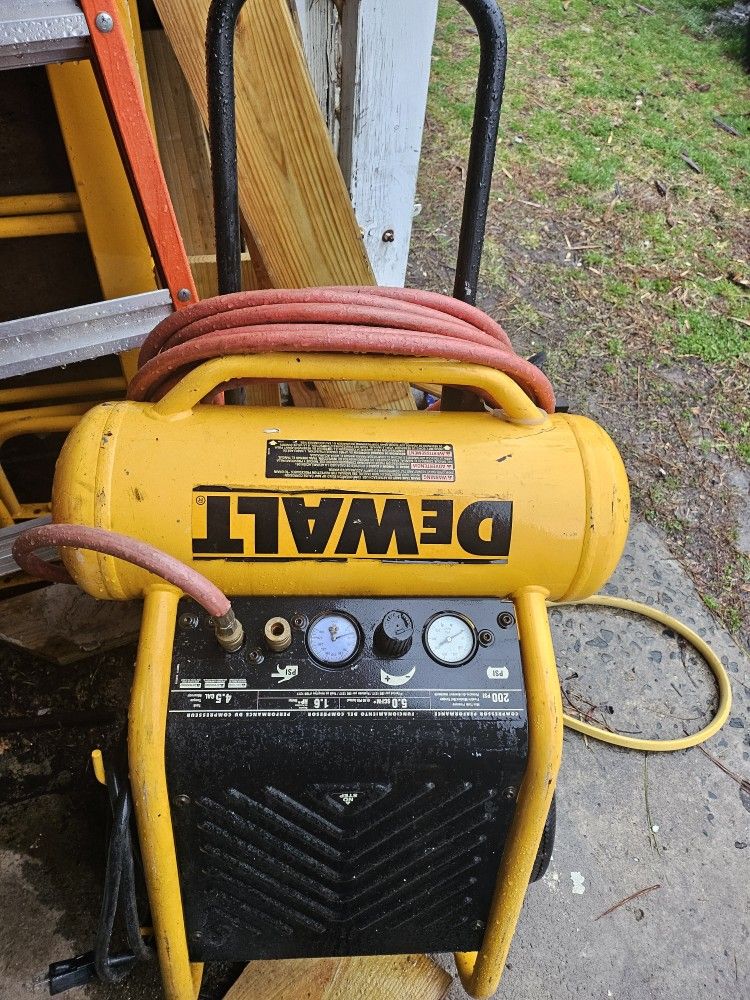 4.5 Gal. Dewalt  Air Compressor 