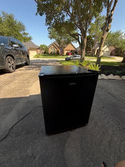 GALANZ MINI FRIDGE