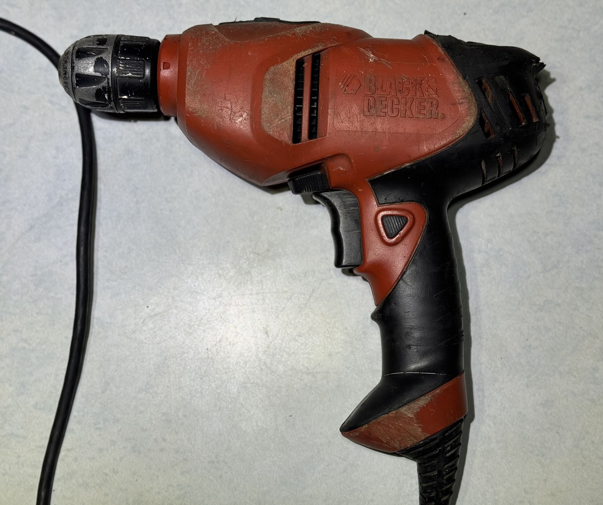 Black & Decker DR202 5 Amp 3/8-Inch Drill/Driver with Keyless Chuck & Level Ind.