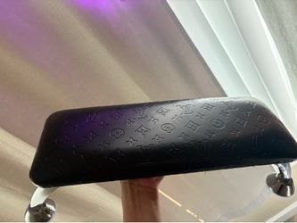 Nail arm rest