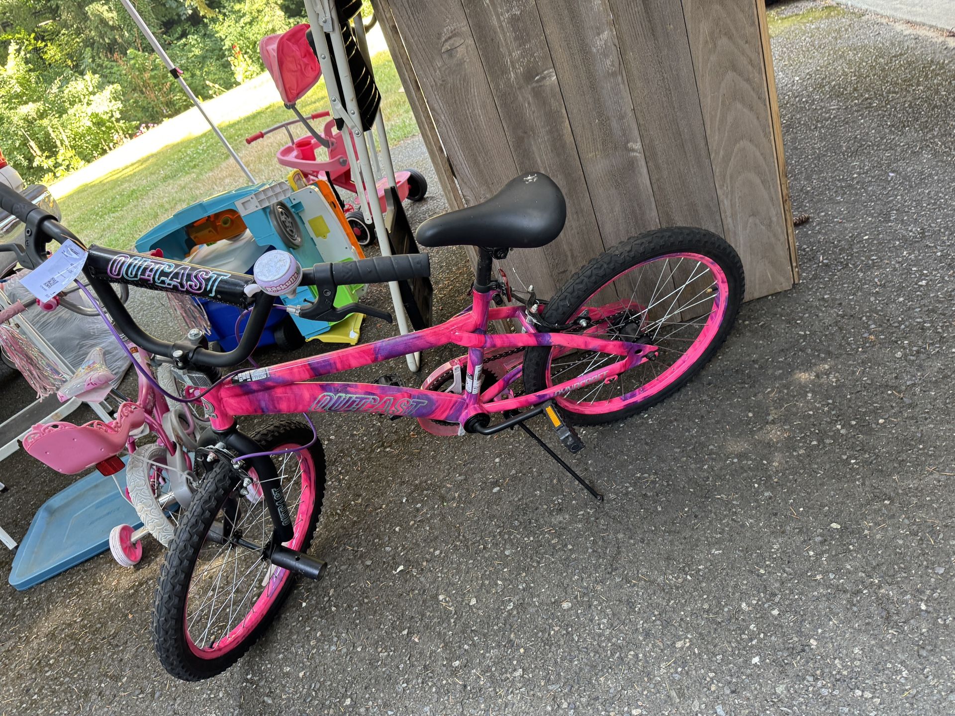 Girls 20" Outcast Bike Pink Black