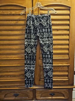 $3     TRIBAL PRINT LEGGINGS     SMALL