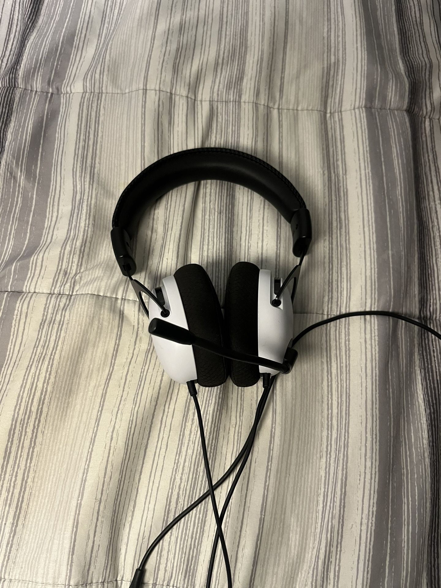 Wire headphones for gaming