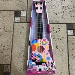 NWT  Minnie  ukulele