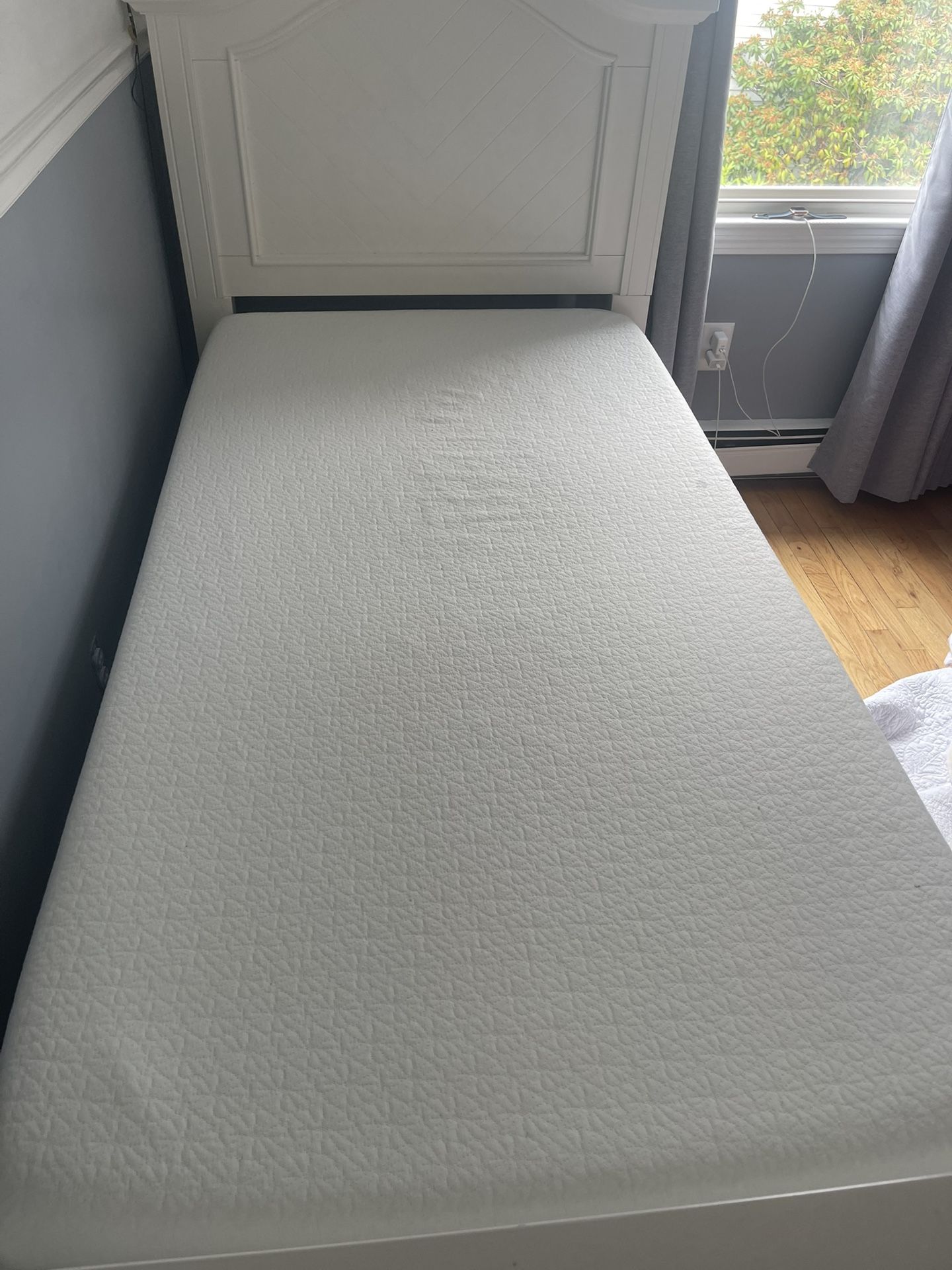 Twin Bed With Mattress
