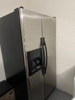 Whirlpool refrigerator nevera side by side