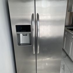 FRIGIDAIRE SIDE BY SIDE REFRIGERATOR