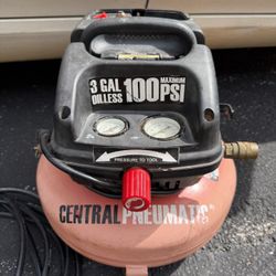 Central Pneumatic 3 Gallon 1/3 HP 100 PSI Oil-Free Pancake Air Compressor with 20ft Hose