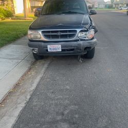2000 Ford Explorer