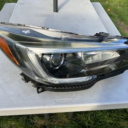 2018 Subaru Headlight Passenger Side 