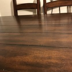 Like New 6 Piece Dining Room Set  Solid Wood