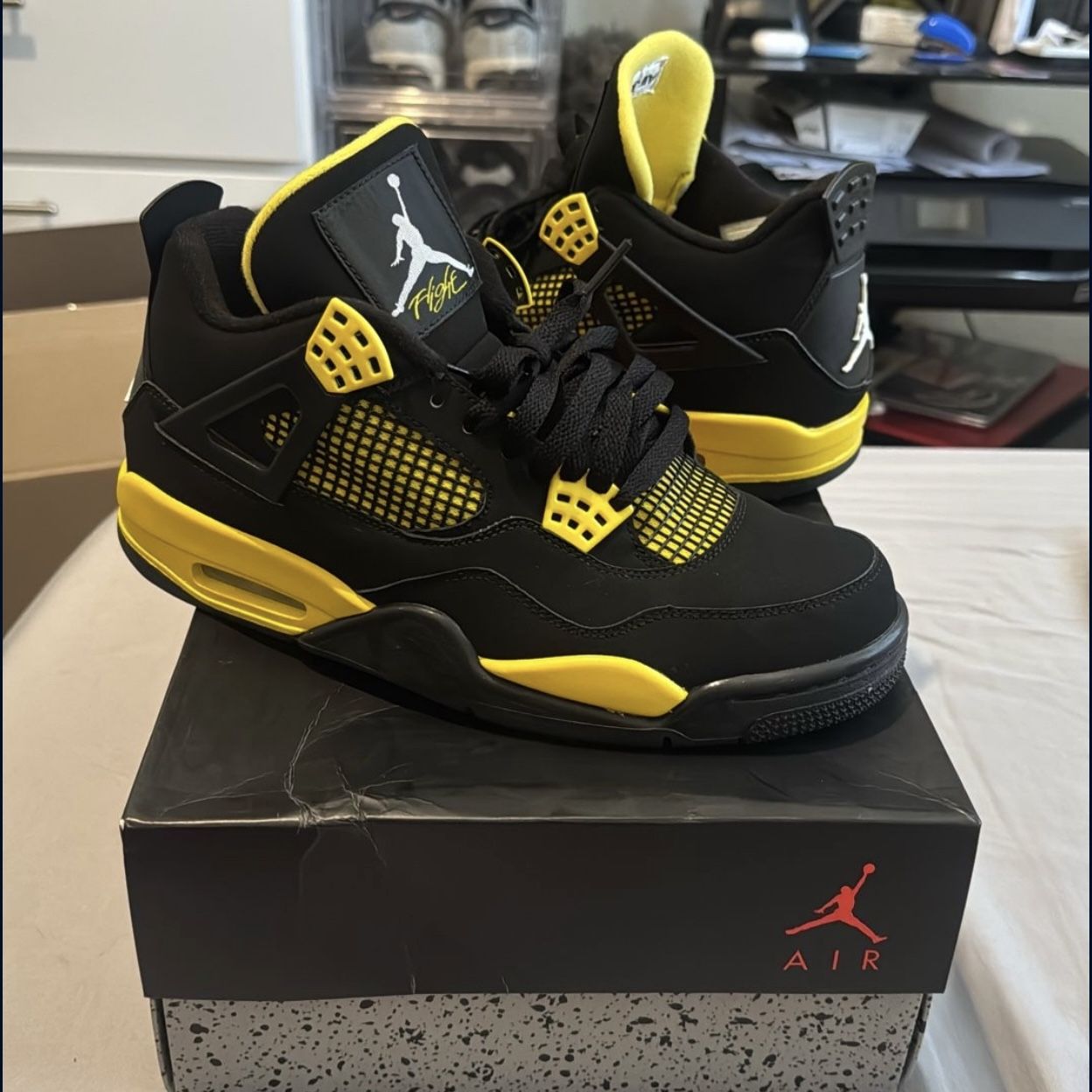 2012 Air Jordan 4 Thunder sz 8.5