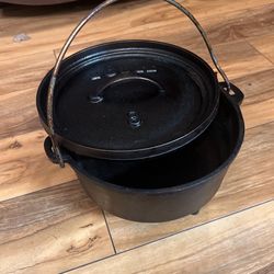 Cast Iron  Dutch Oven ,with Carry Bag