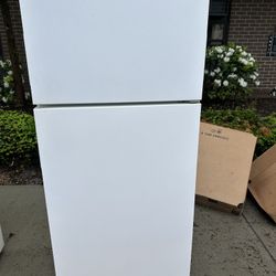 Amana Refrigerator (White)