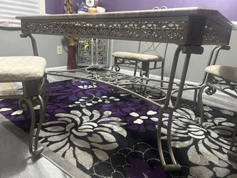 Dining Table & Chairs 