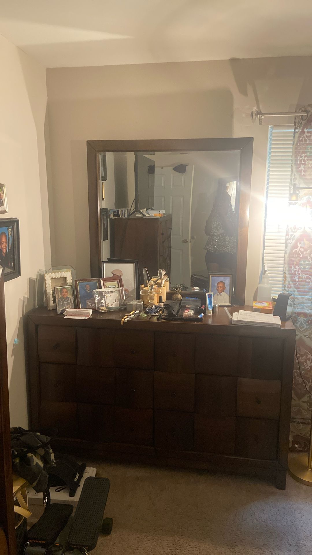 Dresser With Mirror