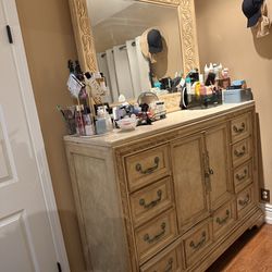 King Bedroom Set- Sleigh Bed Electric Mattress included