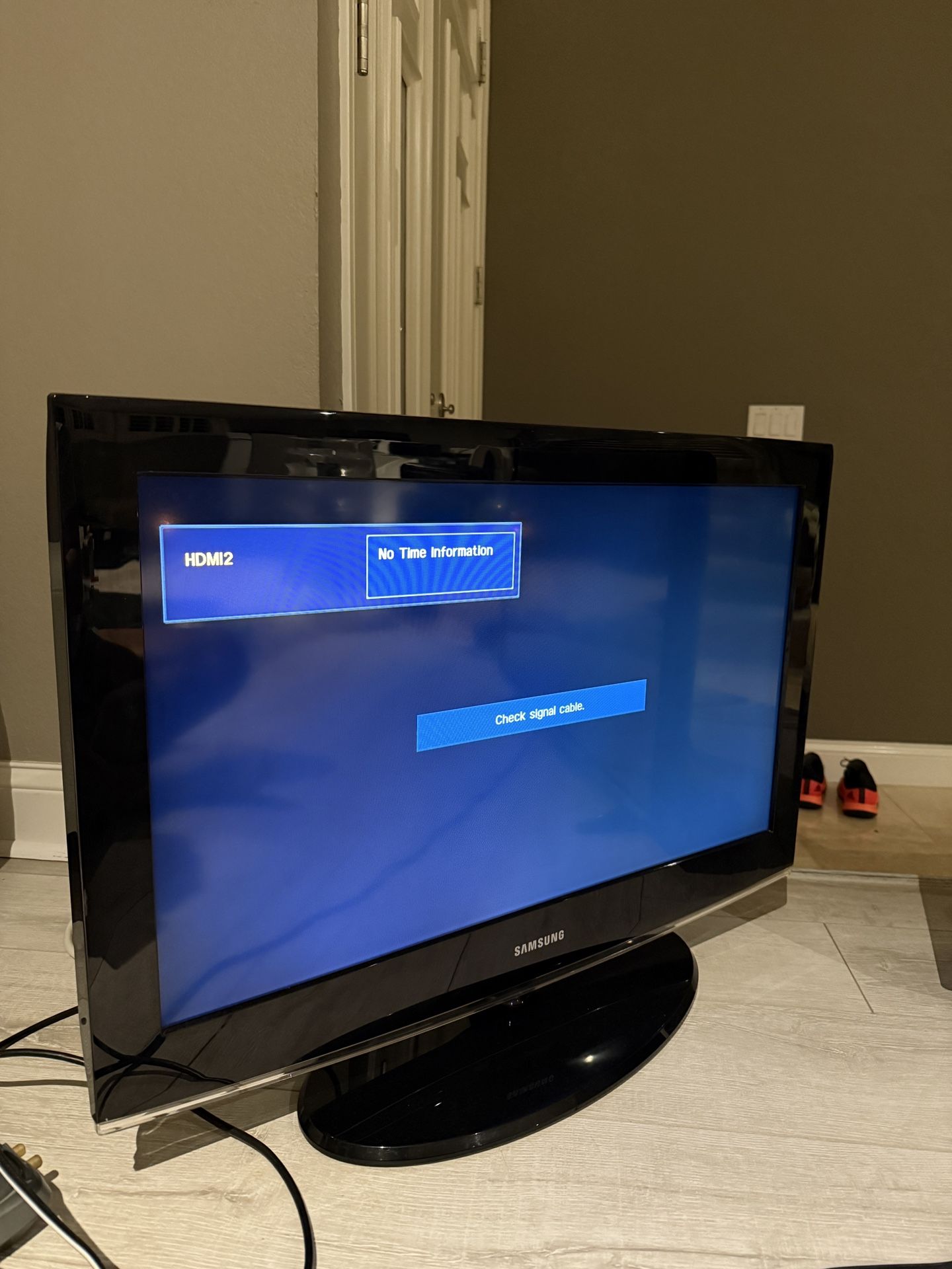 32 Inch Samsung TV