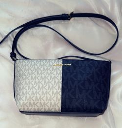 Micheal Kors Crossbody