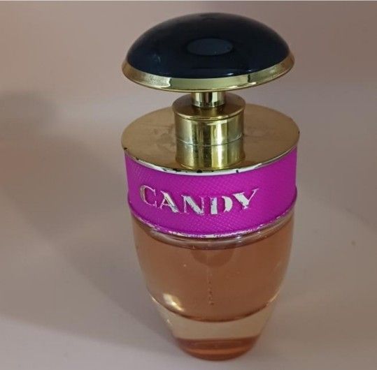 PRADA Candy Eau de Parfum Spray 0.68 oz. / 20 ml
Bottle is full