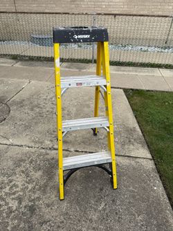Husky Fiberglass 4 ft Step Ladder in good condition. $35.00 or best offer.