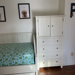 Pottery Barn Daybed With Trundle And Armoire 