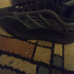  Men's adidas Yeezy 700 size 11 dark