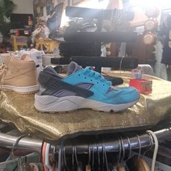 Nikes Size 9