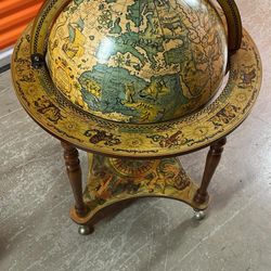 Super Cute And Quirky Vintage Globe Drinks Cabinet 