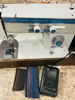 Janome Vogue Stitch Heavy Duty Sewing Machine Model 5800 made in Japan Fully Tested (36 Ibs)