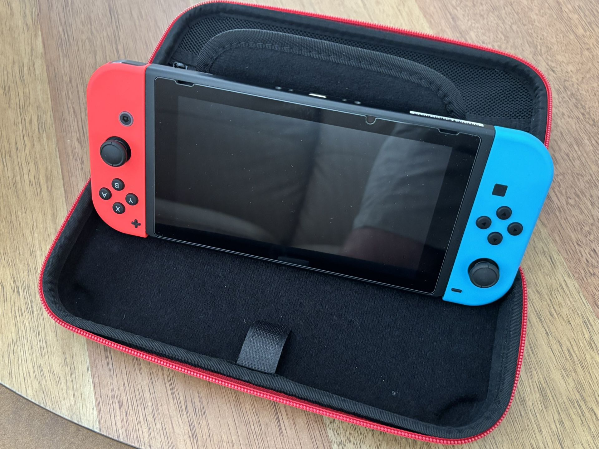 Nintendo Switch w/ 4 games & case 