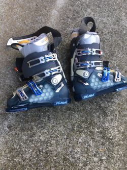 Ladies ski boots 7
