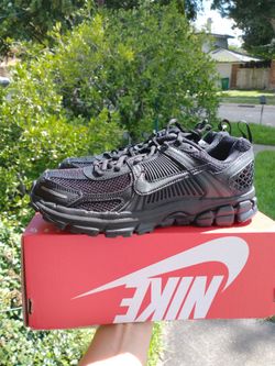 New Nike Vomero 5 gs size 7y black