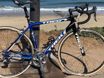 Trek Madone 5.2.  54c lightweight carbon fiber with a  full ultegra groupset