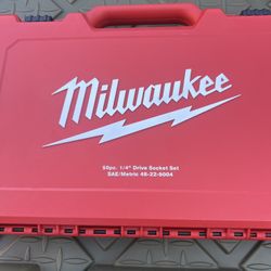 Milwaukee 1/4 in. Drive SAE/Metric Ratchet and Socket Mechanics Tool Set (50-Piece)