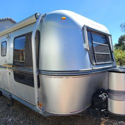 Avion Travel Trailer By Fleetwood Similar To Airstream 31ft