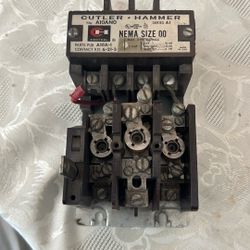 Contactor. Size 0. Cutler Hammer