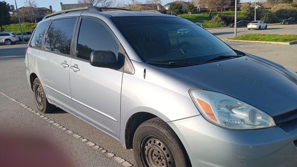 2004 Toyota Sienna