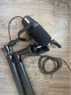 Shure MV7+ Podcast Mic USB-C & XLR – Excellent Condition
