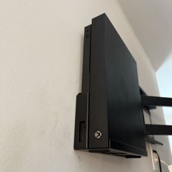 Xbox One X 1TB