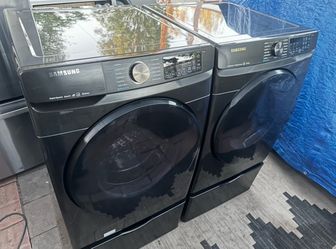 Samsung Superspeed Steam he Bixby Washer and Electric Dryer Set On Pedestals.(immaculate conditions)