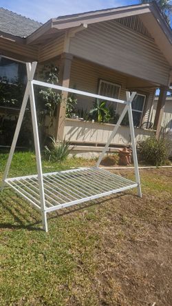 Twin Bed metal frame se desarma para poder yebarla