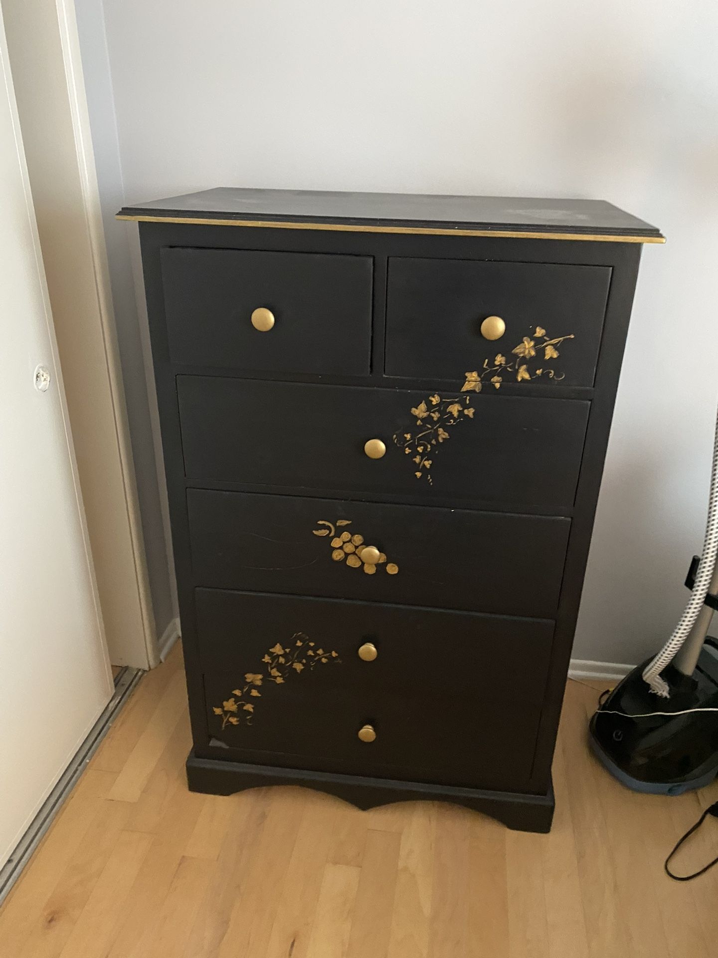 Hand Painted Dresser With 6 Drawer