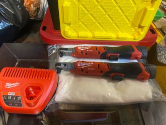 M12 Fuel 3/8” Ratchets con batería 2.5 y cargador $170 cada 1